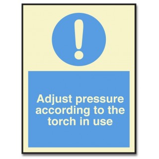 ADJUST PRESSURE ACCORDING TO THE TORCH IN USE